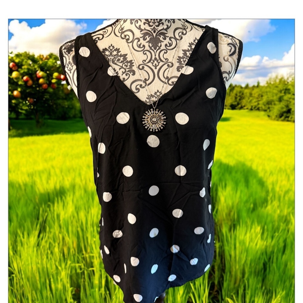 Old Navy Medium Black and White Embellished Camisole Tank Top​​ - Picture 2 of 4